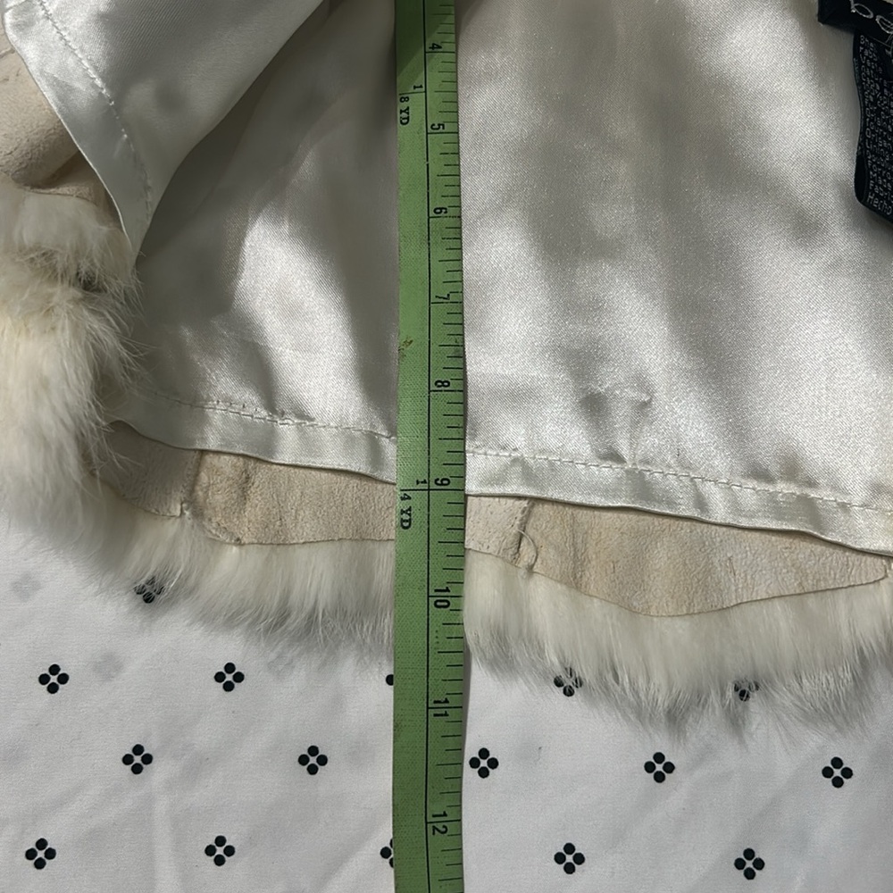 Elegant White 💯 Rabbit Fur Shrug - Picture 7 of 9